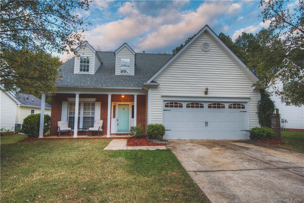 Beautiful Home in Lake Wylie Waterfront Community, Windward Cove! Well-Maintained & Featuring a Chef’s Kitchen w/Granite Countertops, Custom Tile Backsplash, & Stainless Steel Appliances. Open Floorplan w/Hardwoods, Cathedral Ceilings, Gas Fireplace wi/Stone Mantel. Spacious First Floor Owners Suite. Fresh Paint & Carpet!  Fantastic Private Fenced Homesite w/Patio. Easy Commute to Uptown Charlotte & Airport. Short Walk to Private Lake Access w/Picnic Area & Gated Dry Dock. This is The One!