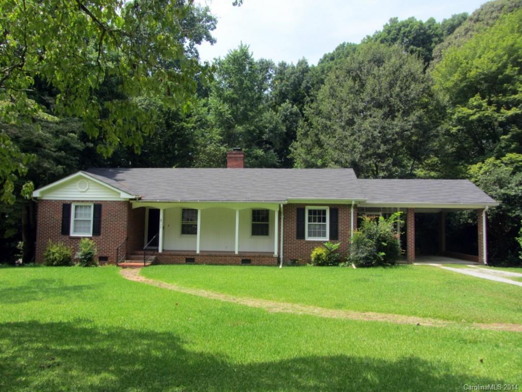 Ideal location close to downtown Fort Mill with award winning schools! Formal living & dining rooms & private lot.  Make this kitchen your own with a $3,000 kitchen remodel allowance with acceptable offer!