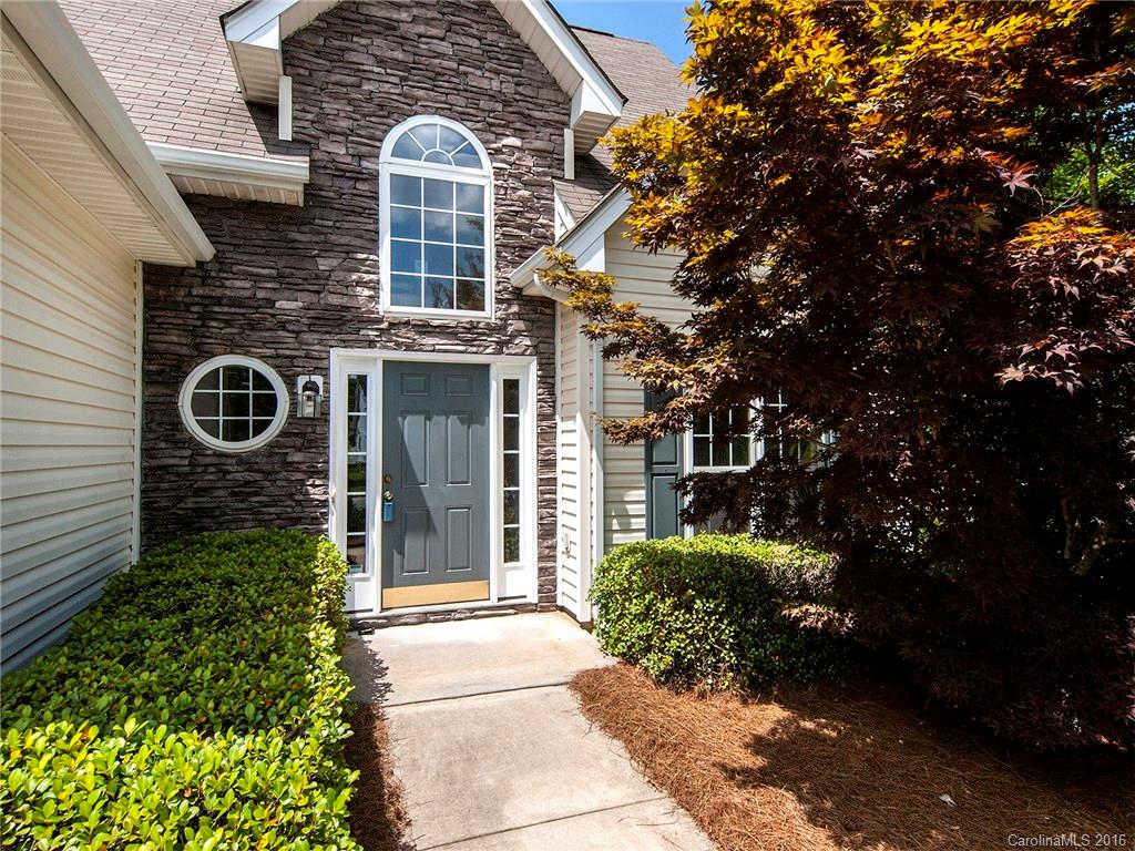 This 3 bedroom plus bonus room is sure to wow. Brand new carpet, engineered wood, tile in the entire house. New granite, tile, stove and dishwasher in the kitchen... the list goes on and on. With one of the largest lots in the neighborhood let your home dreams begin here.