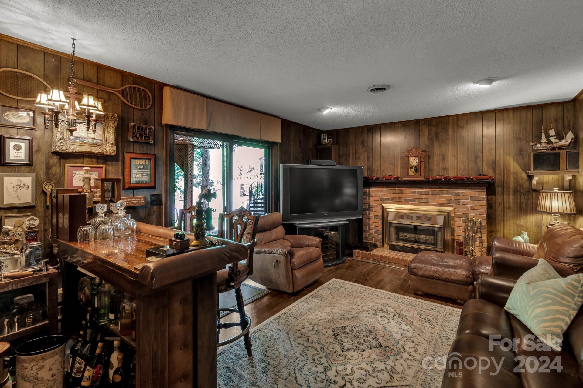 Tega Cay - Residential