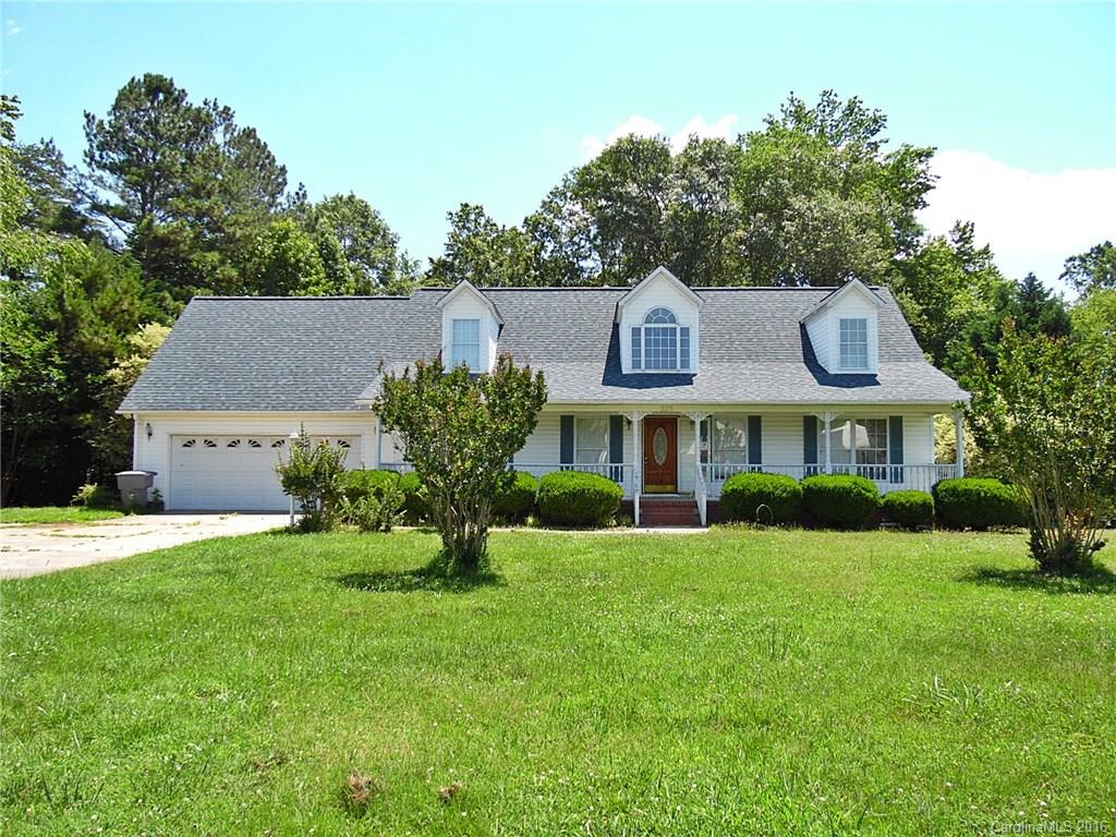 Located in a quiet neighborhood bordering a community park, this 3 BR/3.5 BA home is just minutes away from charming historic downtown Clover. Open kitchen with excellent storage & large work island, family room with fireplace, formal dining, master on main & large bedrooms upstairs with individual baths plus a shared loft. Enjoy all seasons from the screened porch, deck or expansive front porch! Spacious backyard, plus 2-car attached garage & detached storage building.