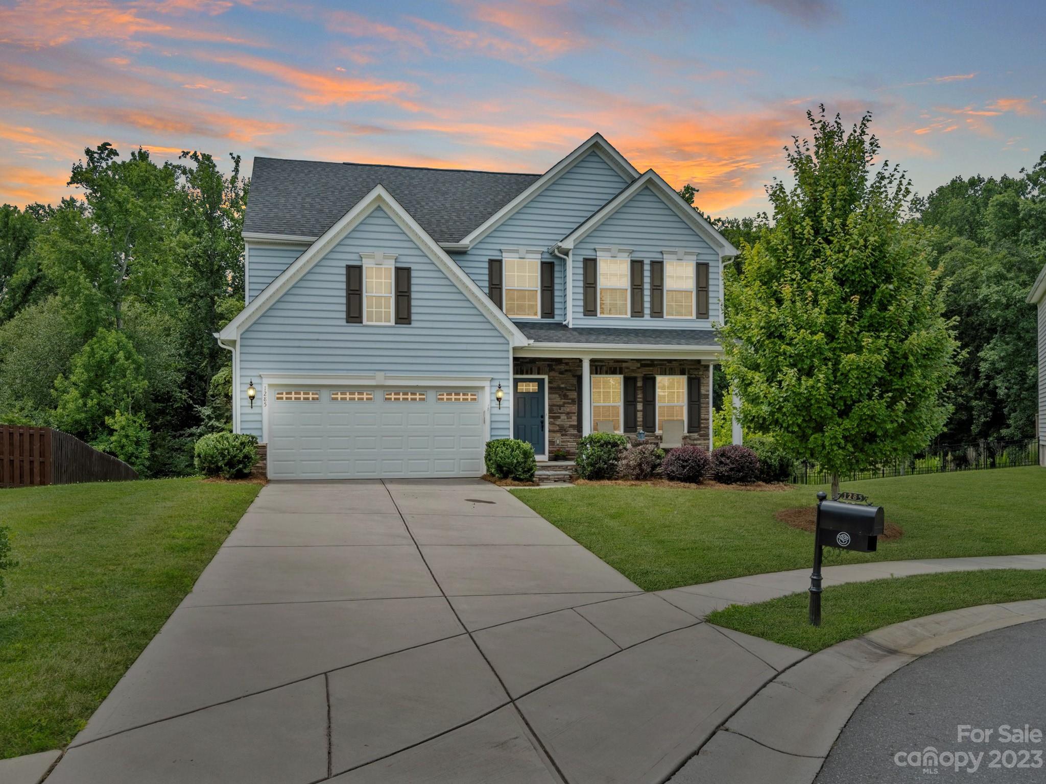 Welcome to this stunning 5 bed, 4 bath home with walkout basement. Primary Suite located on the Main level of the home, there is also an additional bedroom on the main level that does offer plenty of options for use. The kitchen boasts elegant granite countertops, modern stainless steel appliances, instant hot water dispenser and slide out cabinet shelving. Tons of natural lighting throughout the home creates a bright and inviting atmosphere. Upstairs you will find two additional bedrooms and a huge loft that has so much potential. The almost completely finished basement has a huge recreation room, Bedroom with Bathroom and flex and storage rooms to make your own. The cul-de-sac lot with lining of mature trees provides a serene and relaxing setting, perfect for unwinding on the back deck. Located in the Rosemont community with clubhouse, outdoor pool, Tennis courts and Basketball courts. This property is an absolute must-see, don't miss the opportunity to make it yours!