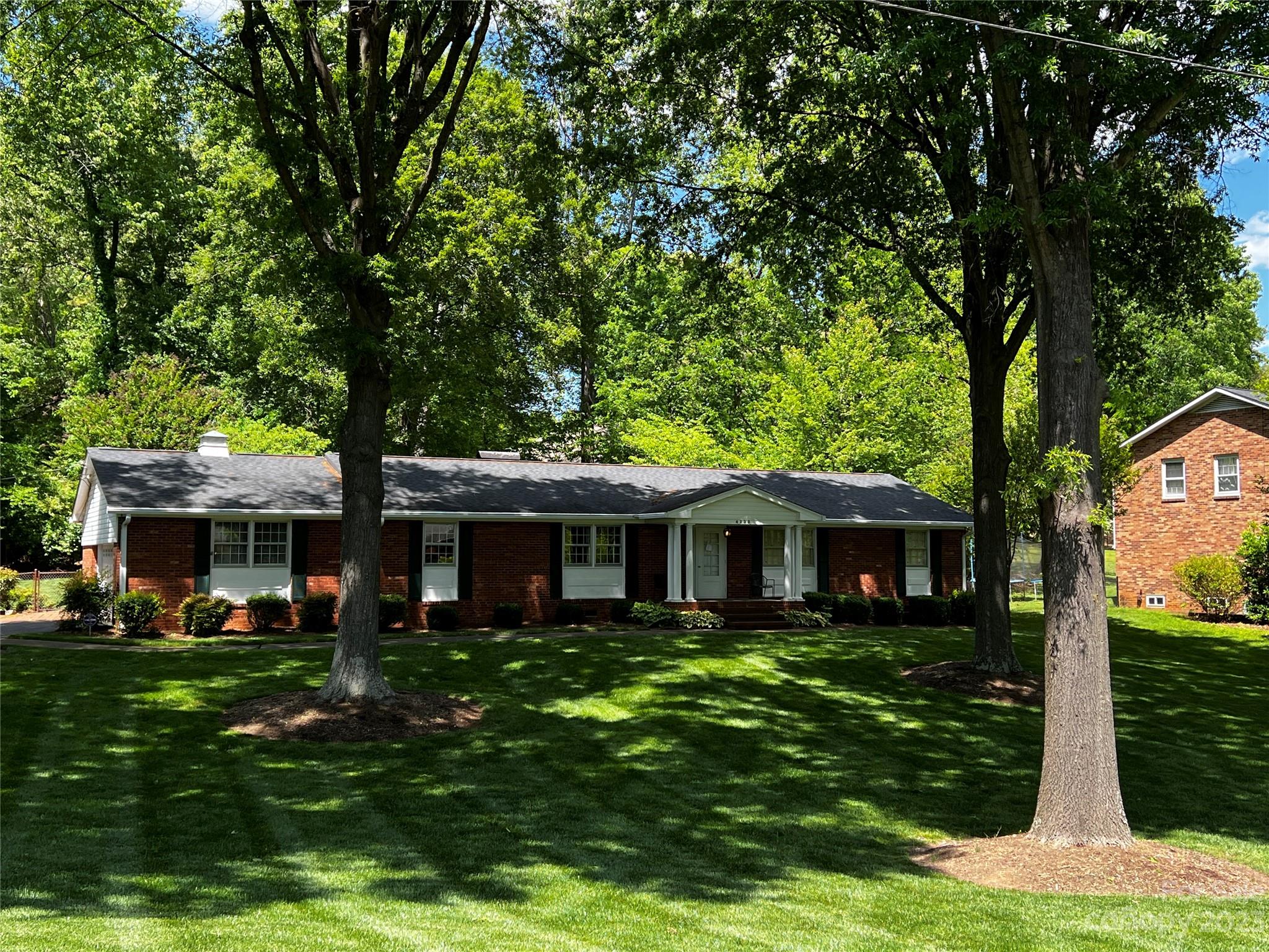 ABSOLUTE AUCTION!Highest bidder will be calling this exceptional property HOME.List price is NOT sellers asking but either tax value or current bid plus buyer premium.This is an incredible & rare opportunity to own this beautiful one-level brick home in the highly desirable "Old" Meadowbrook subdivision.Bidding window opens May 12 at noon & closes May 18 @ 6pm.Curb appeal is off the charts on this one!Well maintained with an approx. 5-7-year-old roof & HVAC system.You’ll feel safe during storms with a whole house generator.The home includes a cozy den, formal dining room & living room off the welcoming foyer.Ample laundry room with large, walk-in pantry.There is hardwood flooring in the den & back of the house as well as tile in the foyer & porch.Screened porch & patio are ideal for entertaining & beautiful fenced backyard.Outside, you'll have a place for everything in the good sized storage building.A roomy 2-car attached garage with storage closet round out this beautiful property.