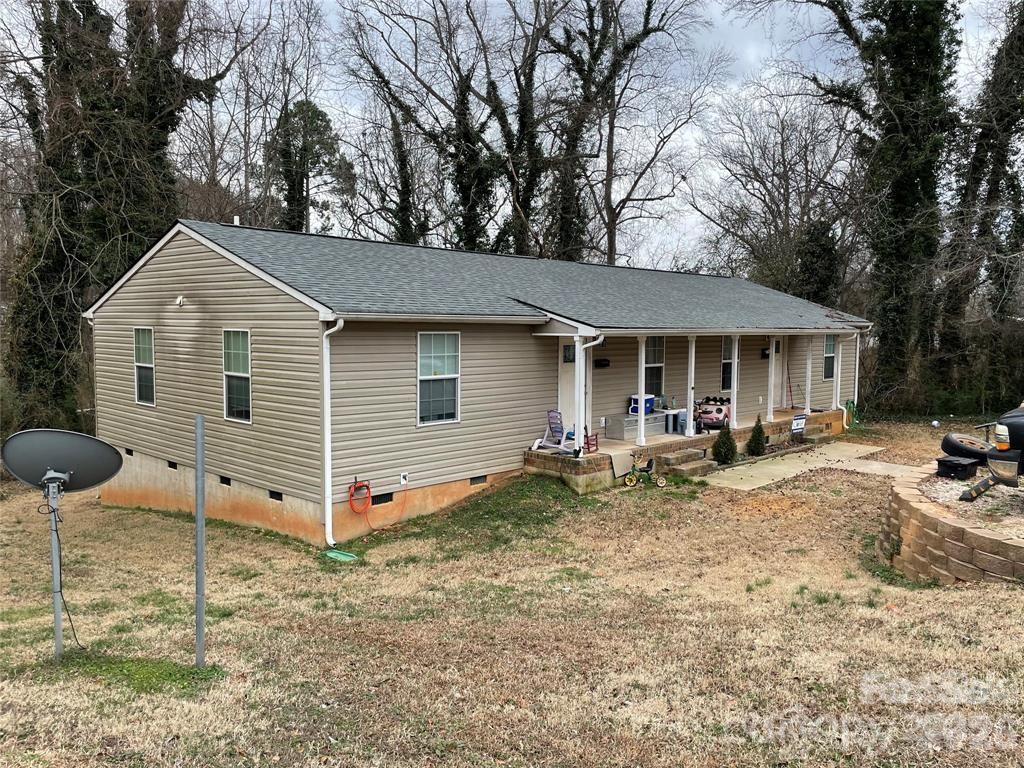 Great Duplex For Sale  at  113 Sunset Rd. in the Charming Town of Clover.   113 Sunset has (2) 3 Bedroom 1 Bath Units   Fully Occupied with Stable Tenants and Well Maintained.     DO NOT DISTURB THE TENANTS.     No Showings Prior to Contract.