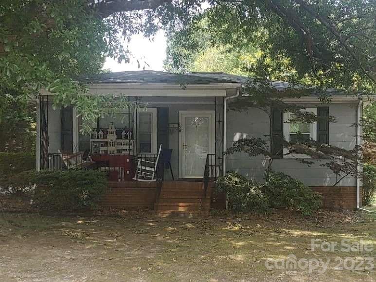 Investor dream - cute bungalow in Longview -
Two bedroom one bath - large rooms.
Hardwoods throughout - Nice size lot with storage building and carport in back.