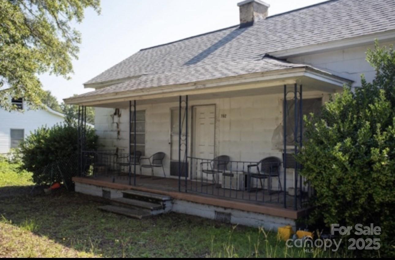 CALLING ALL INVESTORS! This is a wonderful opportunity in Clover, SC. In need of TLC, but this is the chance to bring your vision to life! You wouldn't want to miss this one! HVAC needed.