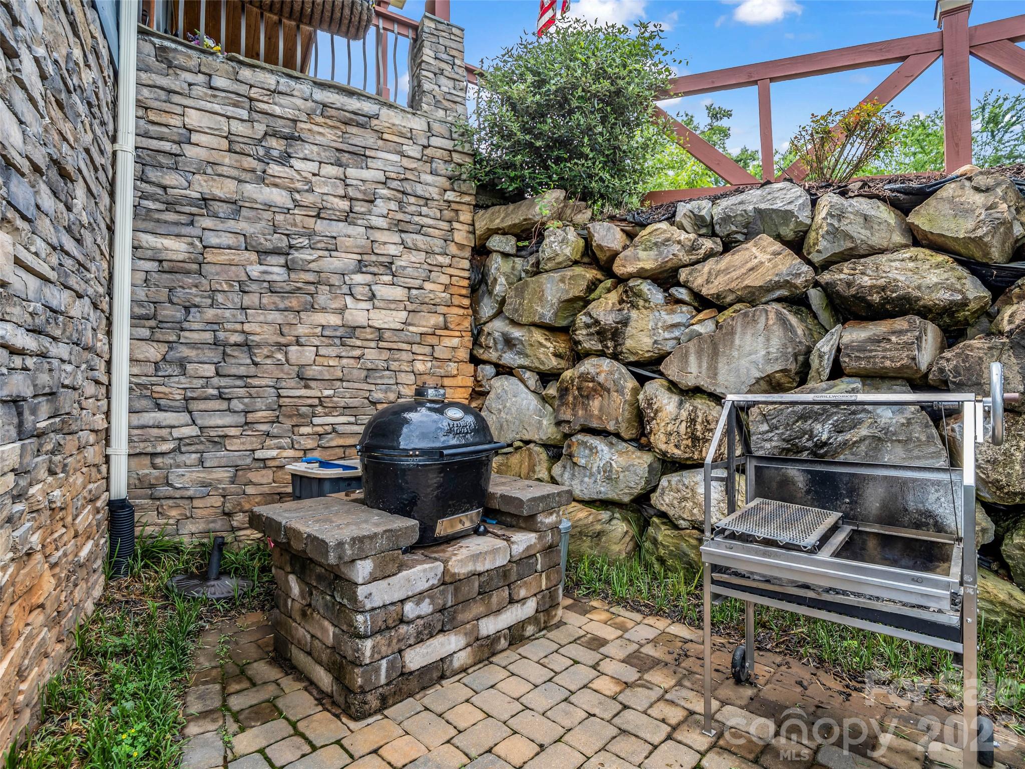 Vista At Bills Mountain - Residential