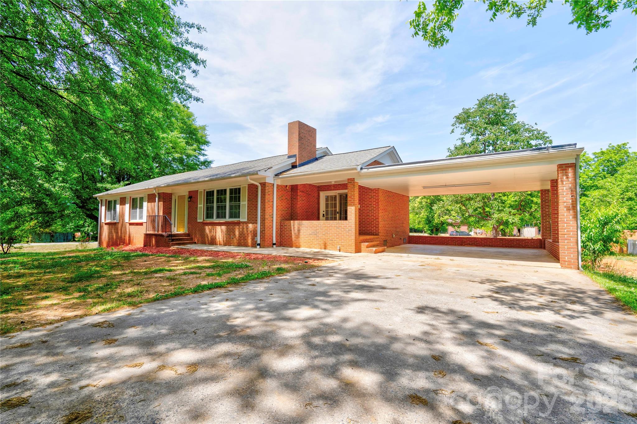 Reduced Price !
COME TO SEE ! 
RENOVATED FULL BRICK HOUSE !!
5 BEDROOMS & 3 FULL BATHROOMS WITH FULL FINISHED  BASEMENT.
 FLAT CONNER LOT .82?ACRE  WITH NO HOA !!
  THE LIVING ,DINING & KITCHEN ARE BEAUTIFULL OPEN AREA . THE FLOORS ARE LVP FLOORING , CENTER ISLAND WITH GRANITE COUNTERTOPS , 
THE BASEMENT HAVE LARGE OPEN AREA WITH A FULL BATHROOM AND 2 BEDROOMS (NEW PERMITS FOR BASEMENT RENOVATIONS & NEW SEPTIC TANK)
 EASY TO SHOW!