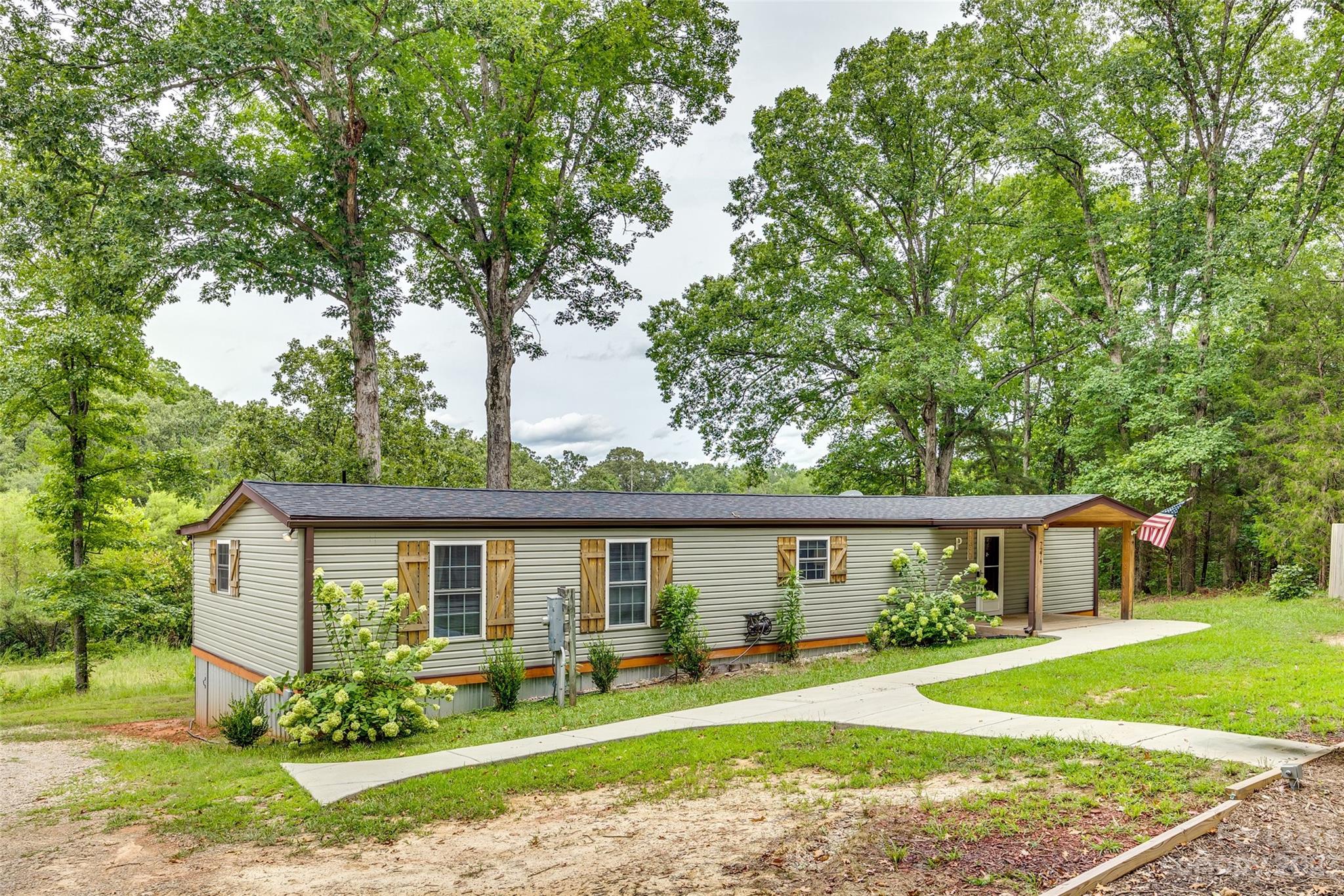 Beautifully remodeled Mobile home on a large pond in Lancaster SC!! 2 bedroom 2 bath split bedroom plan. The living room features an open floor plan to the kitchen with all-new granite countertops, SS appliances, and cabinets with underlighting. Engineered hardwoods throughout while foyer and baths are tile. The primary bath has double vanity with granite and a tub/shower combo. Laundry in primary closet with washer/dryer included. Relax and unwind on the covered back deck while enjoying views of the pond. NO CATS!