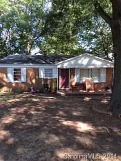 3 bedroom, 1 bath home conveniently located off Hoskins Road and Rozzelles Ferry Road in West Charlotte. This home offers wood floors, new vinyl in the kitchen and washer and dryer hookups. The refrigerator is included.
