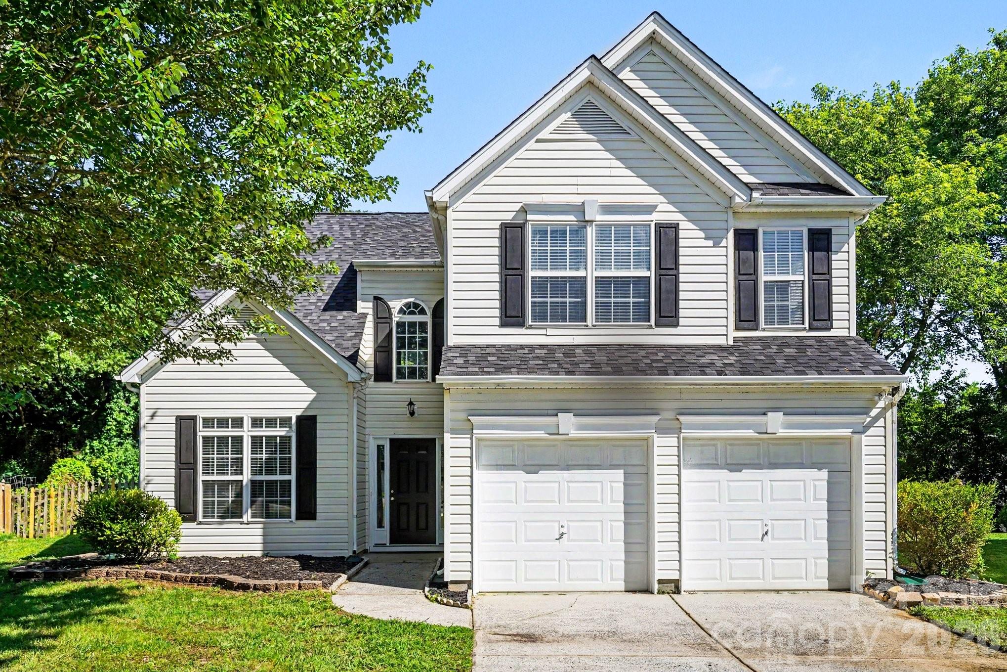 Wonderful 3-bedroom, 2.5-bathroom home in Charlotte, perfectly designed for modern living and entertaining.
This residence features an open-concept layout, highlighted by a living room with soaring ceilings and a central fireplace that creates an expansive, airy feel. The main level flows seamlessly from the living area into the kitchen and a formal dining room, which is elegantly accented with classic wainscoting.
All bedrooms are located on the upper level for added privacy. The spacious primary suite serves as a true retreat, featuring massive windows that fill the room with natural light and an extended area perfect for a private sitting/reading nook. The attached primary bathroom is fully equipped with a double vanity, a relaxing garden tub, a separate standing shower, and a generous walk-in closet.
Conveniently located near shopping, dining, and major highways, this home offers easy access to everything Charlotte has to offer. Schedule your showing today!