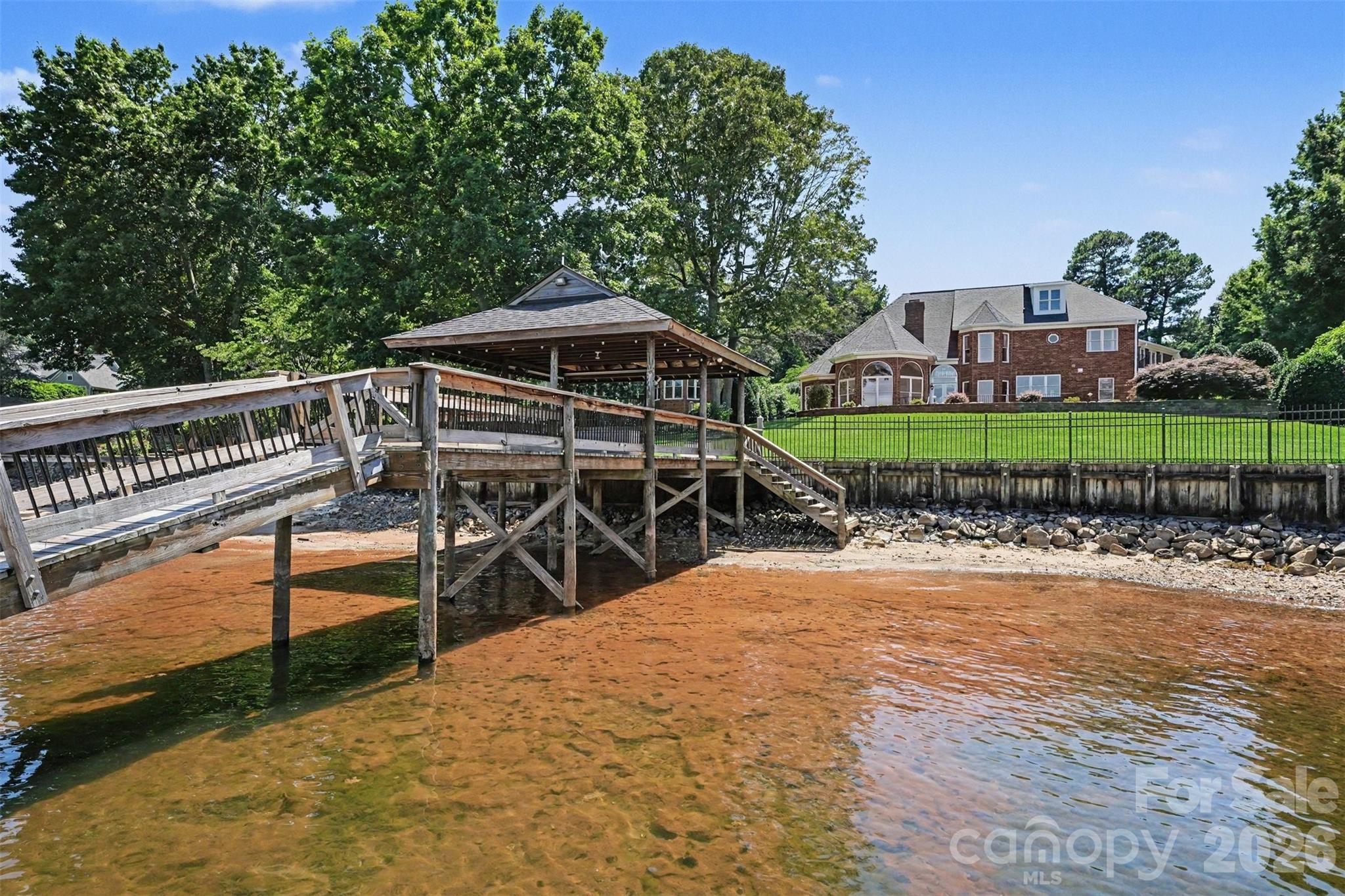 Island Forest - Residential