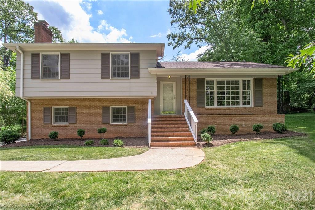 This Charlotte two-story cul-de-sac home offers granite countertops.