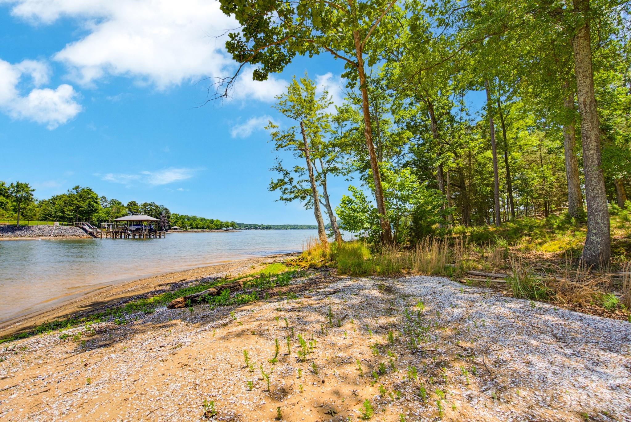 McLean - South Shore - Land