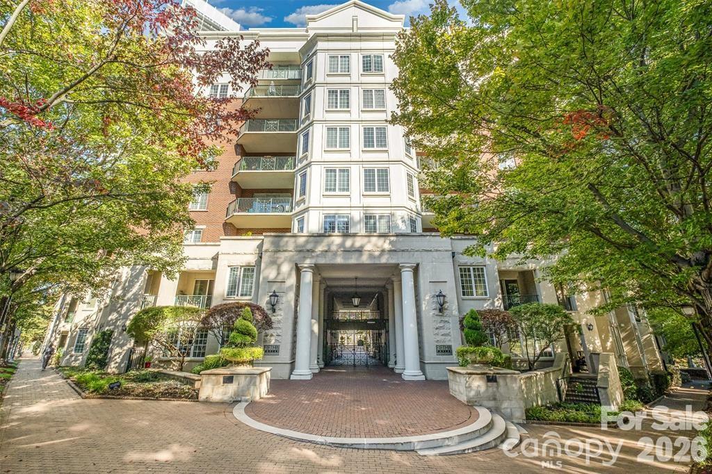 Welcome to Fifth & Poplar! Offering modern urban living, unbeatable convenience, and everything you need right where you live nestled in the Historic Fourth Ward of Uptown Charlotte. This rare & highly desirable main-level residence offers the unique advantage of direct street access from unit's private front door on N. Poplar Street. Soaring 12-foot ceilings throughout the open flooplan. Fresh, neutral paint throughout and new carpet in the bedroom create a bright, move-in-ready space. Gleaming hardwood floors flow throughout the main living area. The kitchen features abundant shaker-style cabinetry, granite countertops, stainless steel appliances, and opens seamlessly to the spacious great room, perfect for everyday living and entertaining. The generously sized primary suite offers a large walk-in closet and an en-suite bath complete with an expansive vanity and a tiled shower. Exceptional Amenities: 24/7 Concierge Service, Coffee Bar, Cyber Cafe', Fireside Library & Media Lounges, Fitness Center, Rooftop Terrace, Resort-Style Pool, Putting Green, Pet Park & Even A Harris Teeter Market IN The Building! DEEDED PARKING In The Secured Garage! Luxury & Convenience, just steps away from everthing. Don’t Miss The Chance To Make The Ultimate In Urban Living Yours!
