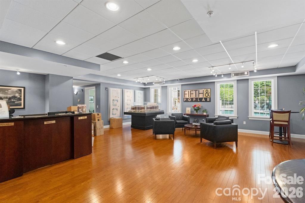 Fifth and Poplar - Residential