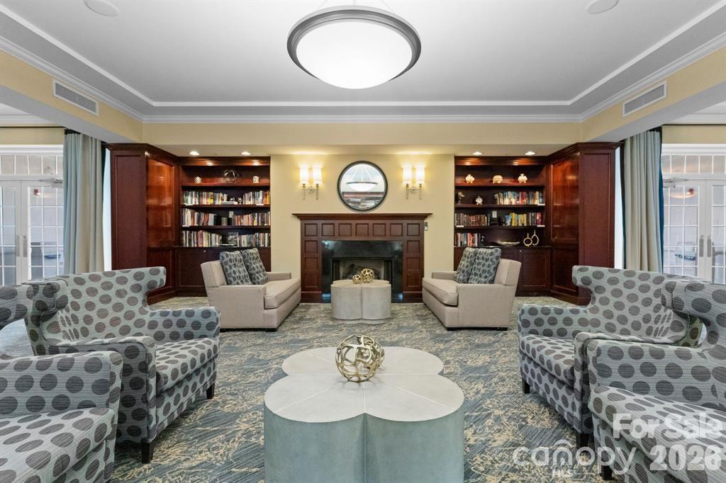 Fifth and Poplar - Residential