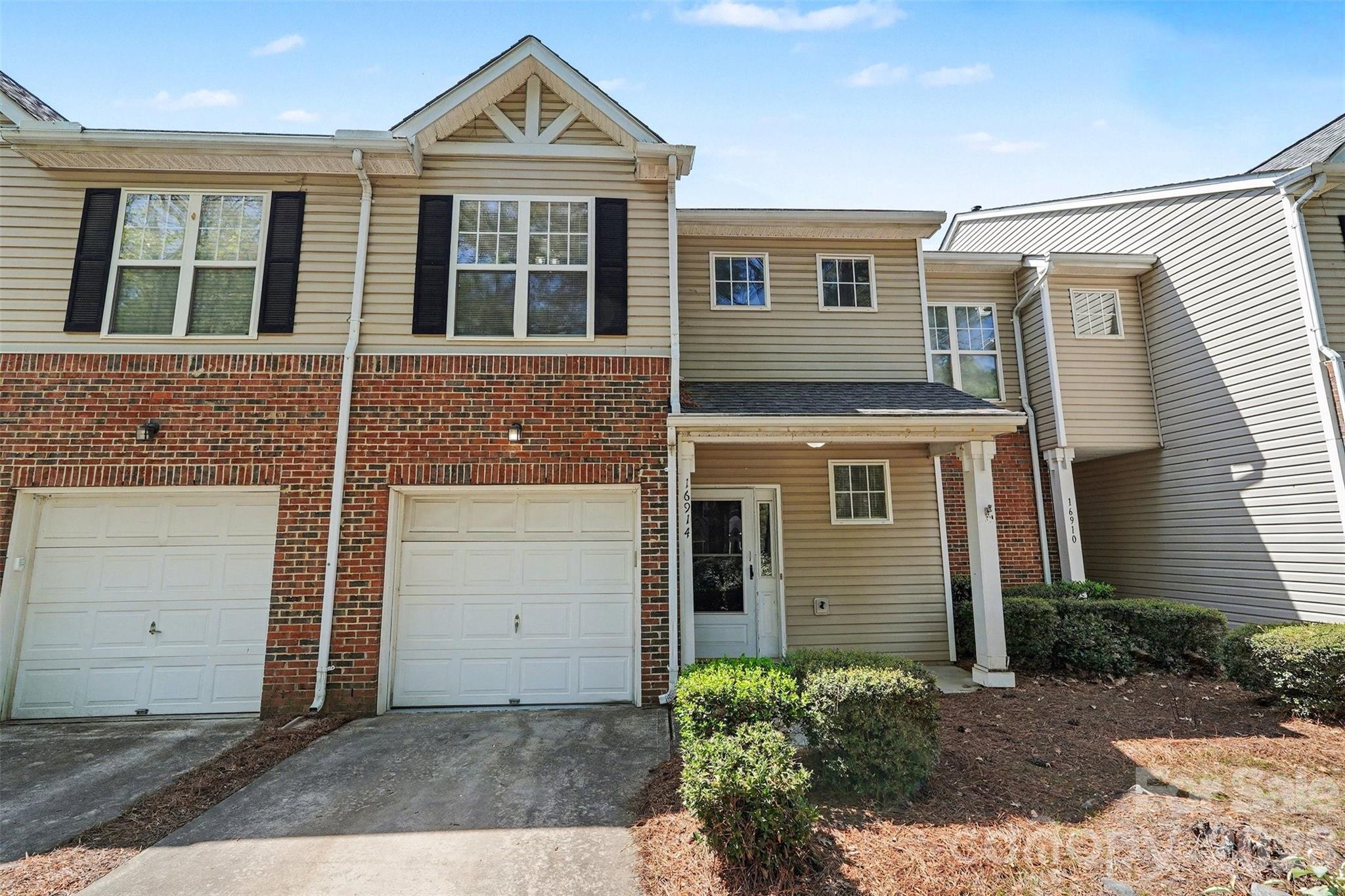 Welcome to this beautifully updated 2-bedroom, 2-bath townhome in the highly sought-after Ballantyne area! Freshly painted throughout, this home offers a bright and modern feel from the moment you step inside. The kitchen has been refreshed with newly painted cabinets, giving it a clean and stylish look, and is complemented by a brand-new refrigerator.
Main floor includes Ventless Gas Fireplace; French Doors w/Enclosed Blinds; Finished Garage w/Storage Shelves; Soaring 2-story Foyer; Screened Porch with Ceiling Fan. Upstairs includes the Master Bedroom with ample closet space, a loft, and a spacious second bedroom.
Enjoy the convenience of a new washer and dryer, making everyday living even easier. With its thoughtful updates and prime location near shopping, dining, and top-rated amenities, this townhome is move-in ready and ideal for comfortable living. Don’t miss this opportunity to own a charming, updated home in one of the area’s most desirable communities!