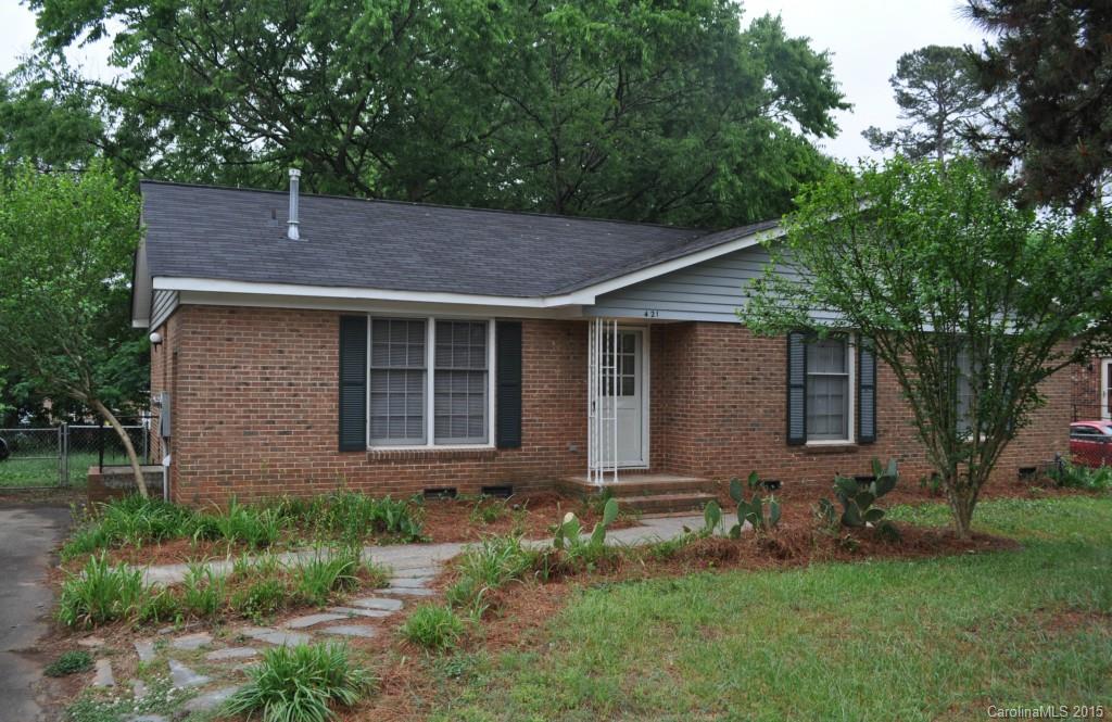 Lovely and well kept home in a good neighborhood with convenience to interstate and shopping. Home has a large back yard that can be enjoyed year round.
