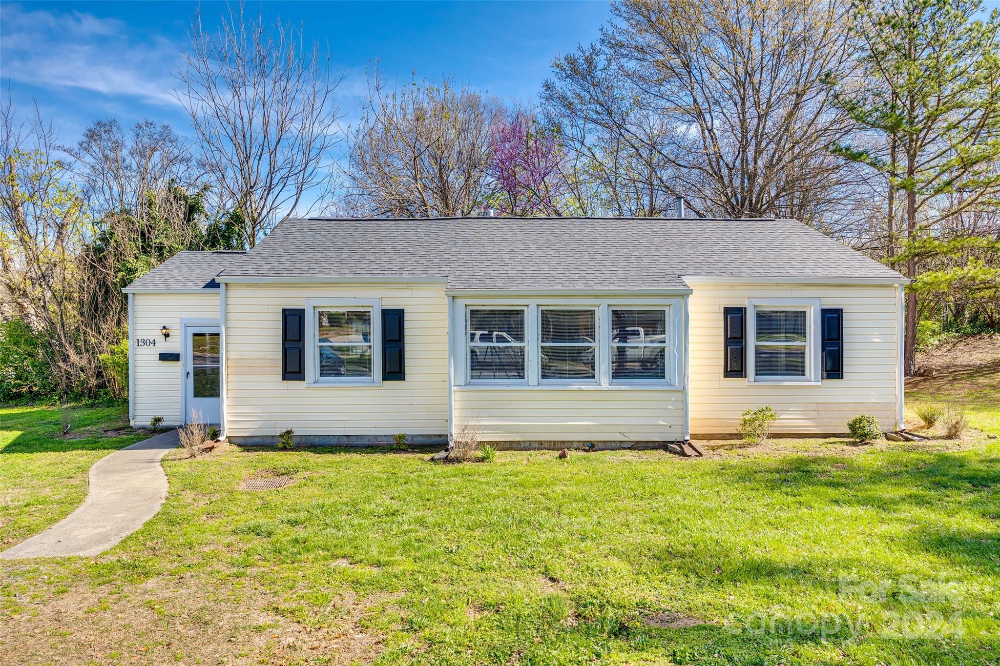 New Price! Let's Go!
Move right in! Nice home on a big corner lot. The house was updated in 2022- 23. Neutral paint throughout.  The Kitchen has updated stainless steel appliances, including a smooth cooktop range, refrigerator, dishwasher, and Granite countertops. Washer and dryer remain. The vaulted ceiling in the great room makes the home feel extra spacious. All bedrooms are a good size. Updated neutral carpeting in the den and bedrooms. Roof and water heater were replaced in 2022. Bathrooms were also updated.  Great location - convenient to  Winthrop, downtown Rock Hill, restaurants, shopping, I77, and Cherry Park.