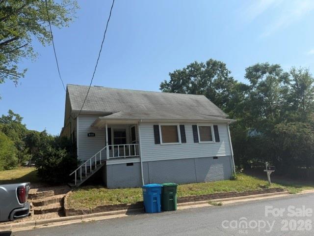 Great listing in Albemarle area, large yard conveniently located for everything Albemarle has to offer.  3 bedroom 1.5 bath, laundry room, living room, flex space off of living room.  Front covered porch, large back deck needs TLC on it.
