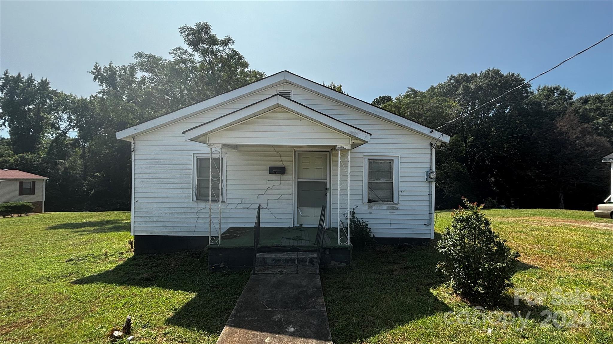 Discover the potential of this cozy investment property nestled in the heart of Union, South Carolina. This home is waiting for a little TLC to transform it into the perfect residence. The property exudes a welcoming charm and offers a blank canvas for your creative vision. Inside, you'll find a layout with promising bones— original flooring, and abundant natural light. The home’s layout includes two comfortable bedrooms and a functional kitchen, providing a solid foundation for renovation. The backyard offers a serene space, ideal for creating a delightful garden or outdoor retreat.
