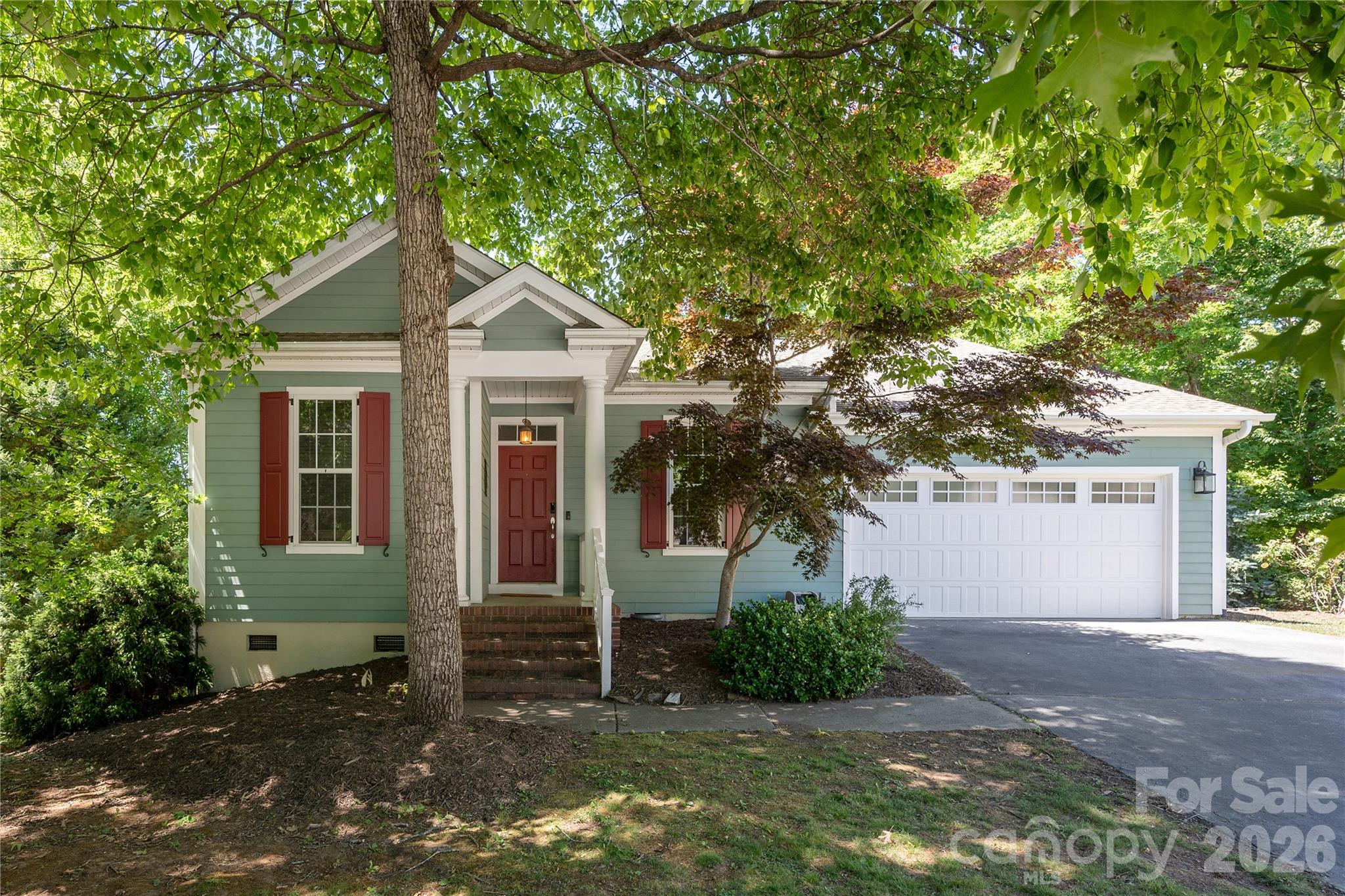 Located on a quiet cul-de-sac in sought-after Biltmore Lake, this one-level home offers comfortable living just 15 minutes from downtown Asheville. The functional floor plan features 3 bedrooms, 2 bathrooms, hardwood floors, and open living spaces filled with natural light. The fenced backyard and single-level layout make everyday living simple and convenient. Enjoy the unmatched lifestyle of Biltmore Lake with community lake access, trails, tennis and basketball courts, and abundant opportunities for outdoor recreation.