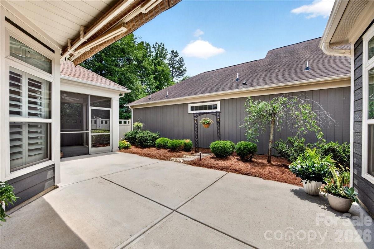 The Courtyards at Emerald Lake - Residential