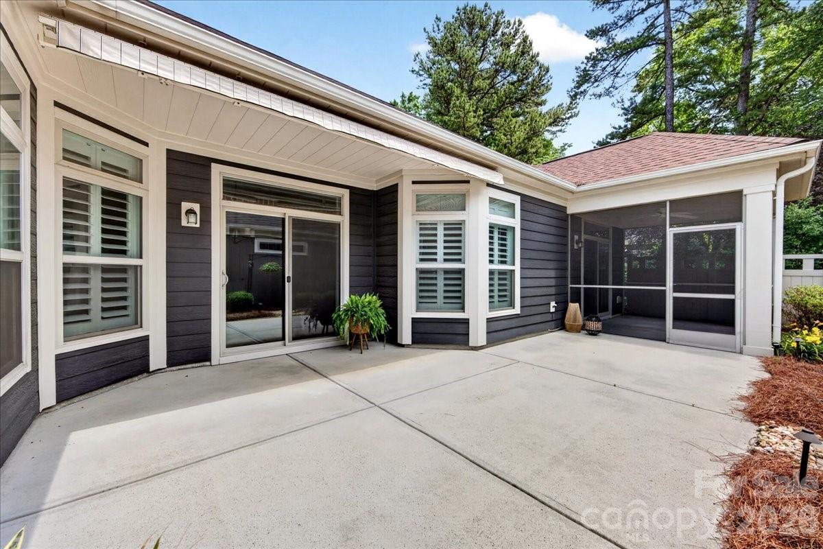 The Courtyards at Emerald Lake - Residential
