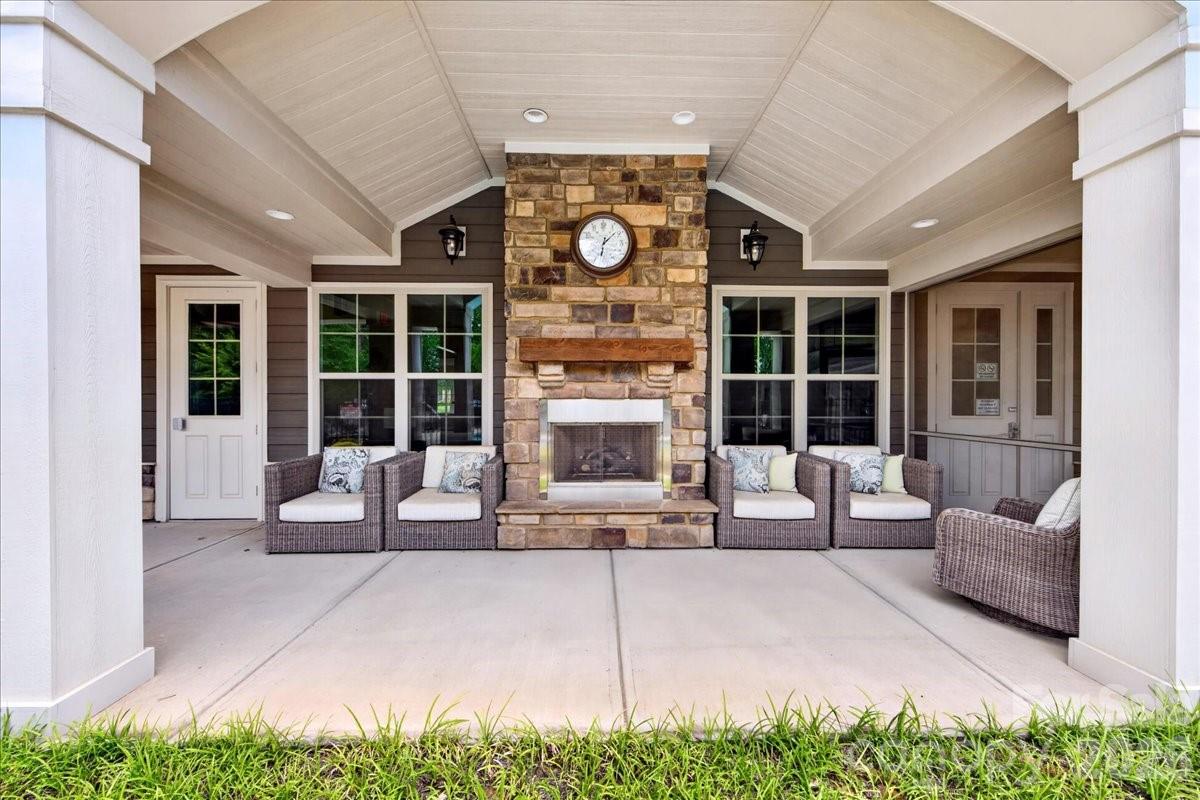 The Courtyards at Emerald Lake - Residential