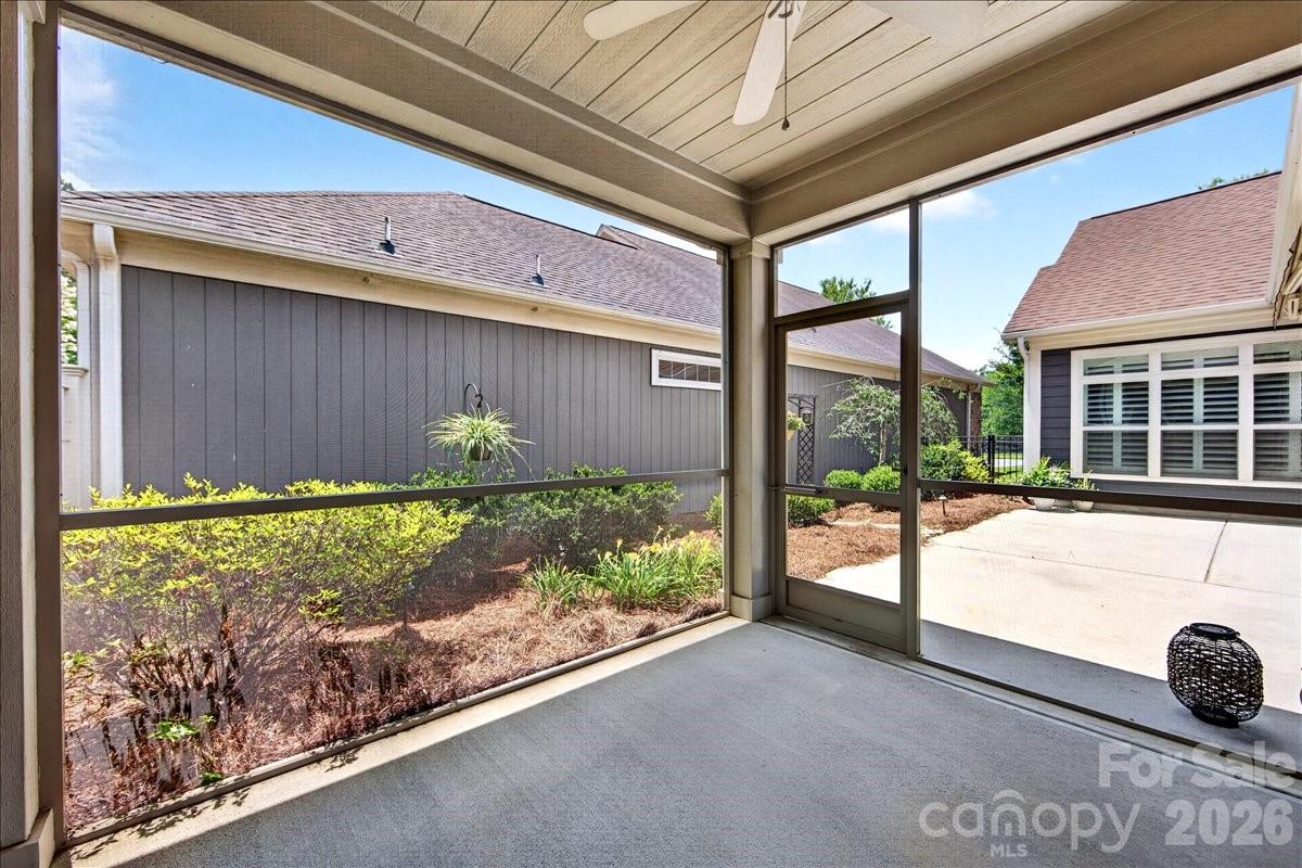 The Courtyards at Emerald Lake - Residential