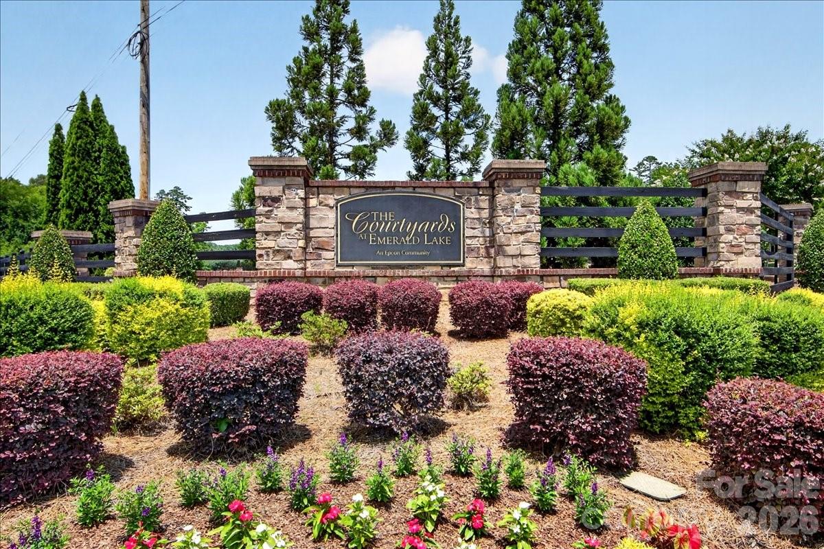 The Courtyards at Emerald Lake - Residential