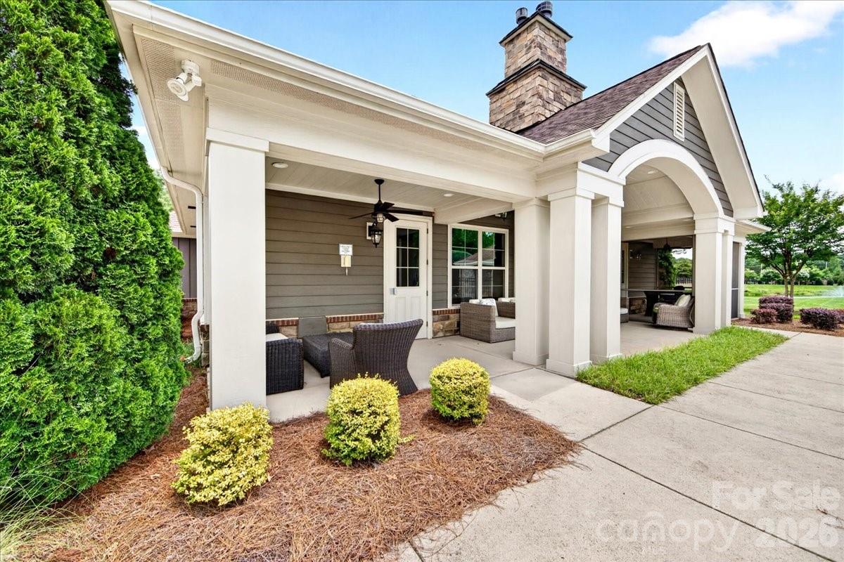 The Courtyards at Emerald Lake - Residential