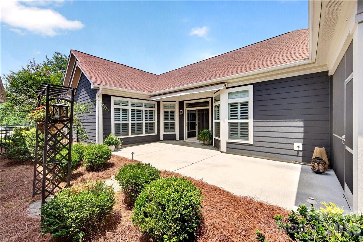 The Courtyards at Emerald Lake - Residential
