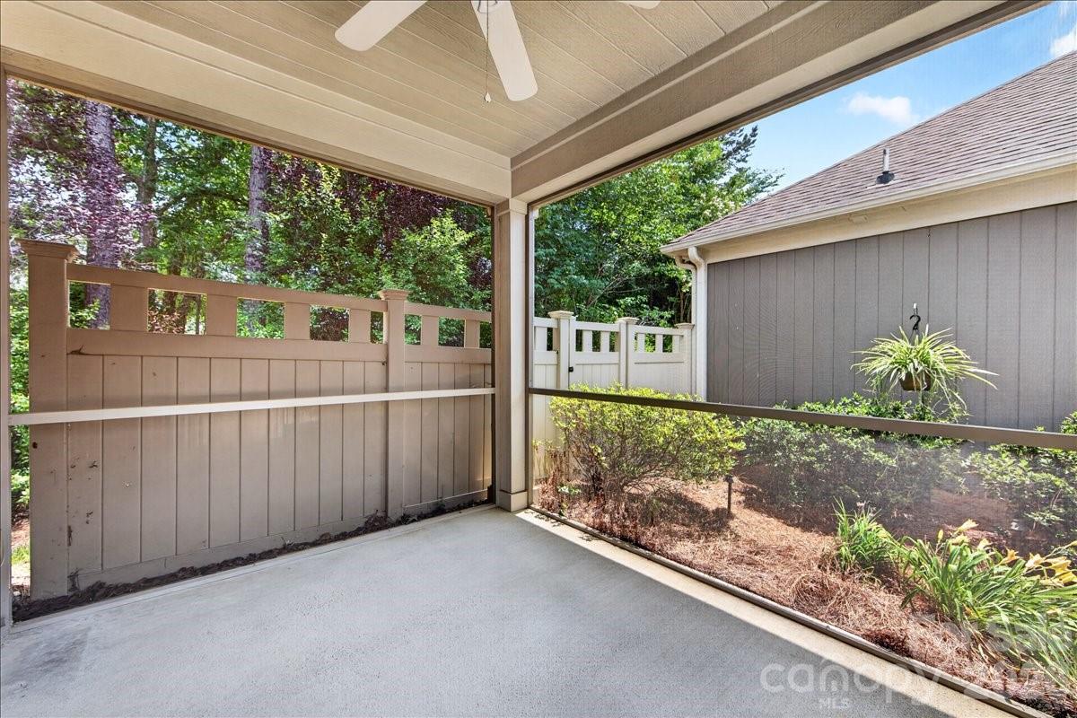 The Courtyards at Emerald Lake - Residential