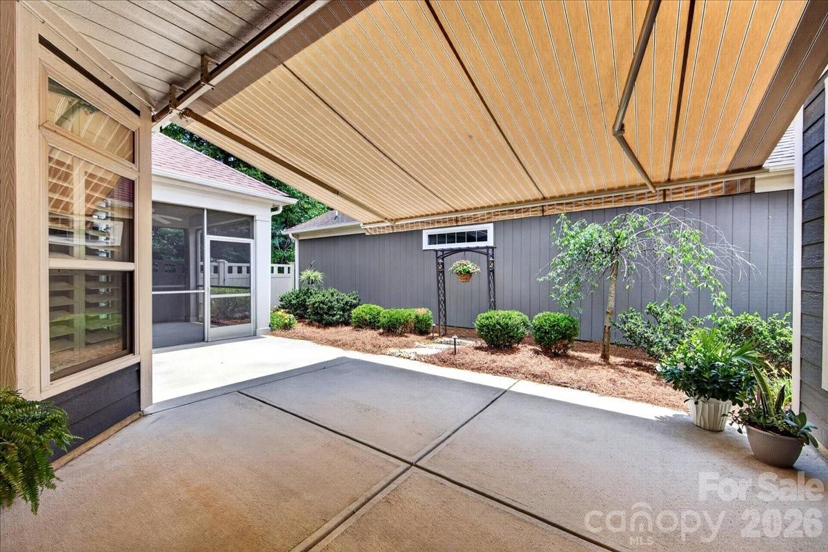 The Courtyards at Emerald Lake - Residential