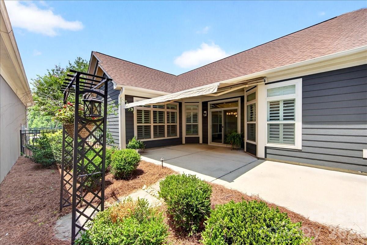The Courtyards at Emerald Lake - Residential