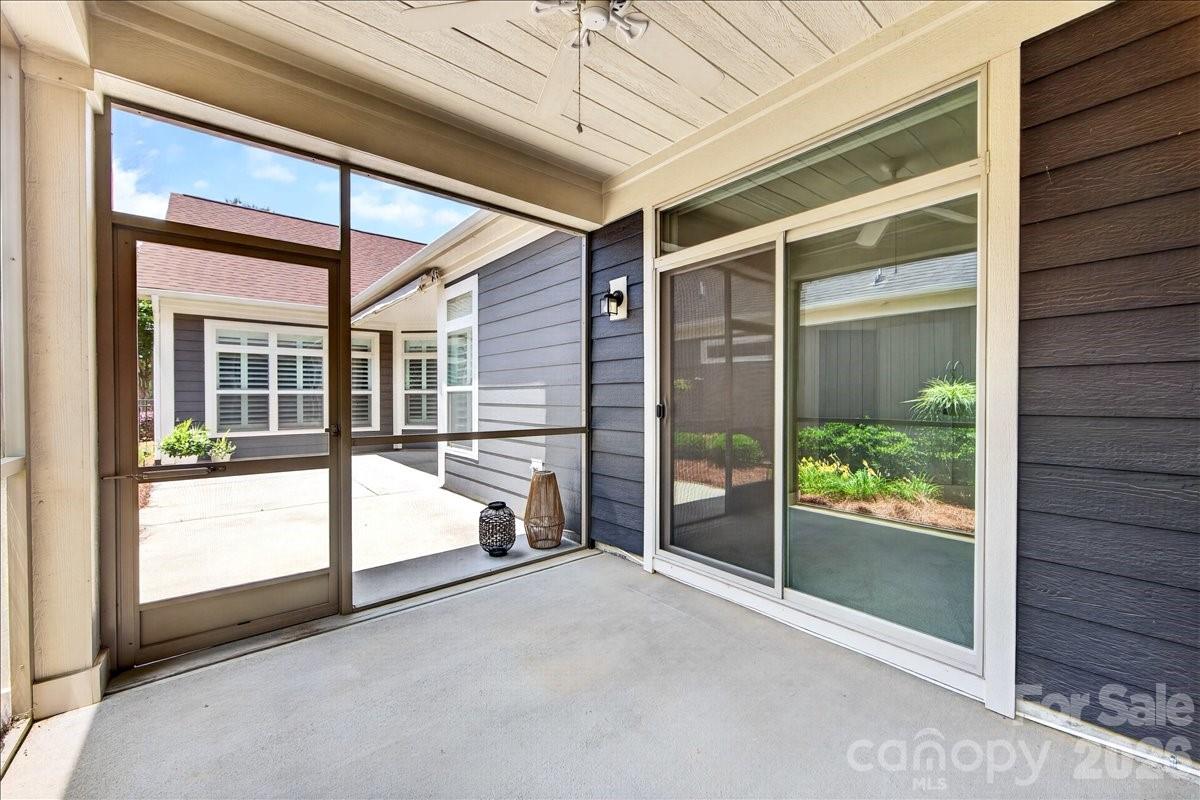 The Courtyards at Emerald Lake - Residential