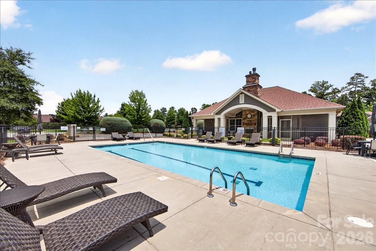 The Courtyards at Emerald Lake - Residential
