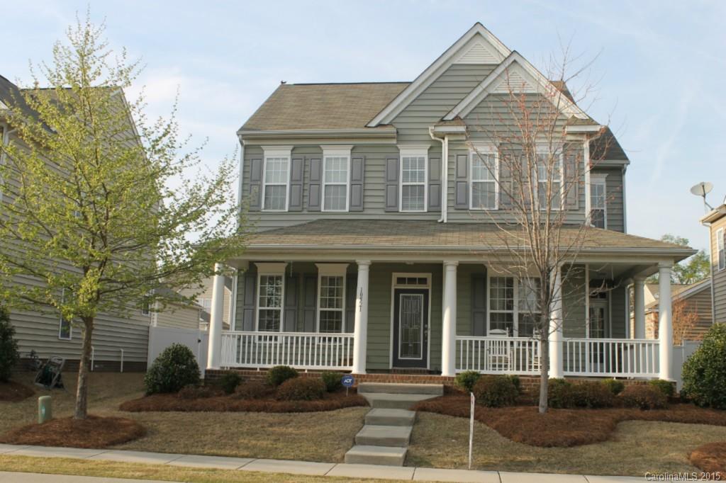 Awesome Ballantyne location!! 2-story home w/new bamboo flrs & freshly painted. Lawn maintenance is included in HOA. Upgraded glazed maple kitchen cabinets, SS appls & granite. 10 ft ceilings in 1st flr & 9 ft on 2nd flr. Tray ceiling in dining & master bedrm. Lots of arches, moldings & architectural details. Wrap around porch. Surround sound wired thruout house & patio. 2 car garage. Close to shopping & restaurants. Walk to the upcoming Waverly Shopping Complex.