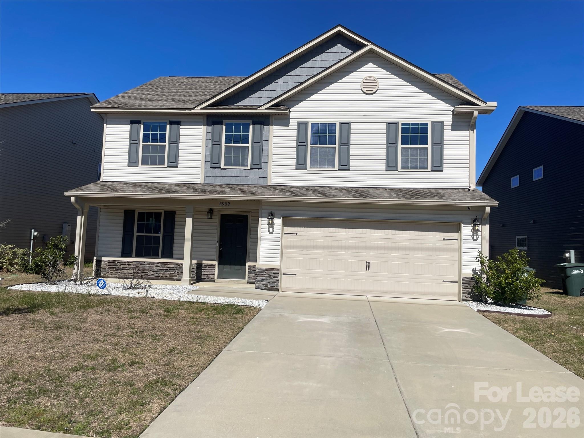 This spacious 4-bedroom, 2.5-bathroom single-family home is situated in the desirable Hunters Crossing Subdivision. All bedrooms are upstairs. Enjoy entertaining with an open floor plan. Fenced in yard with plenty of room, and large closets.