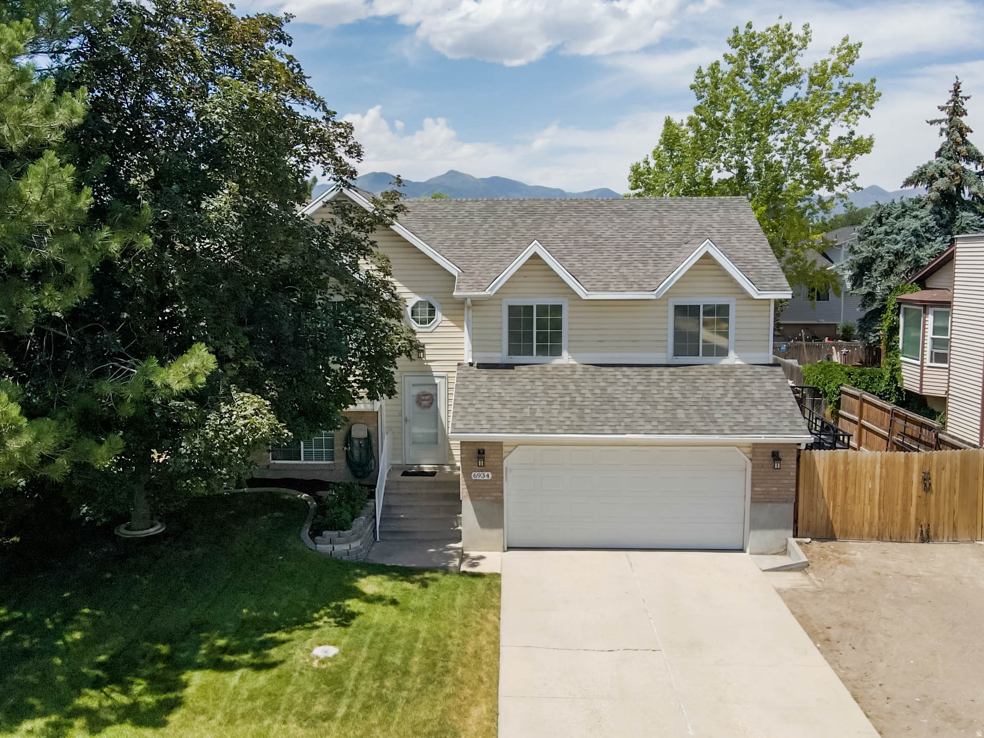 OQUIRRH SHADOWS # 18 - Residential