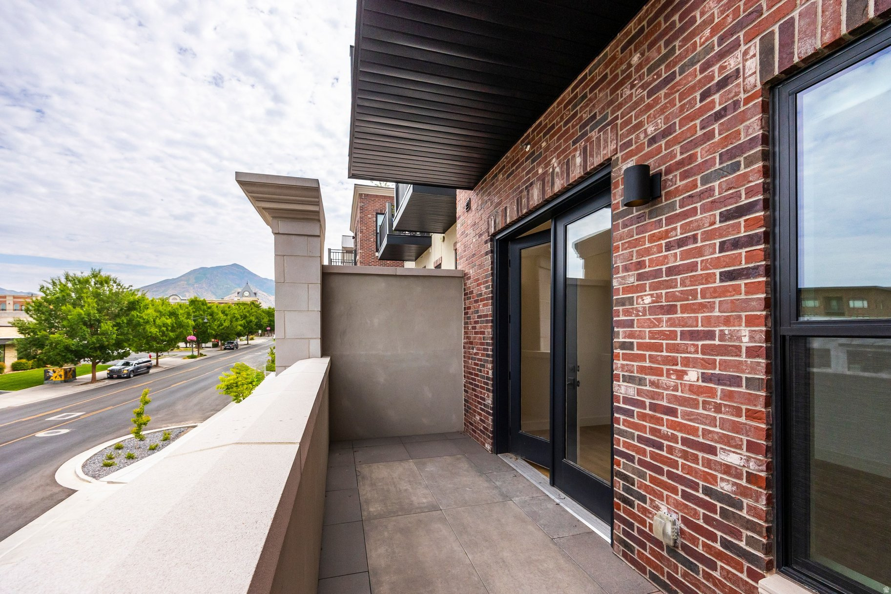 APOLLO SQUARE - Residential