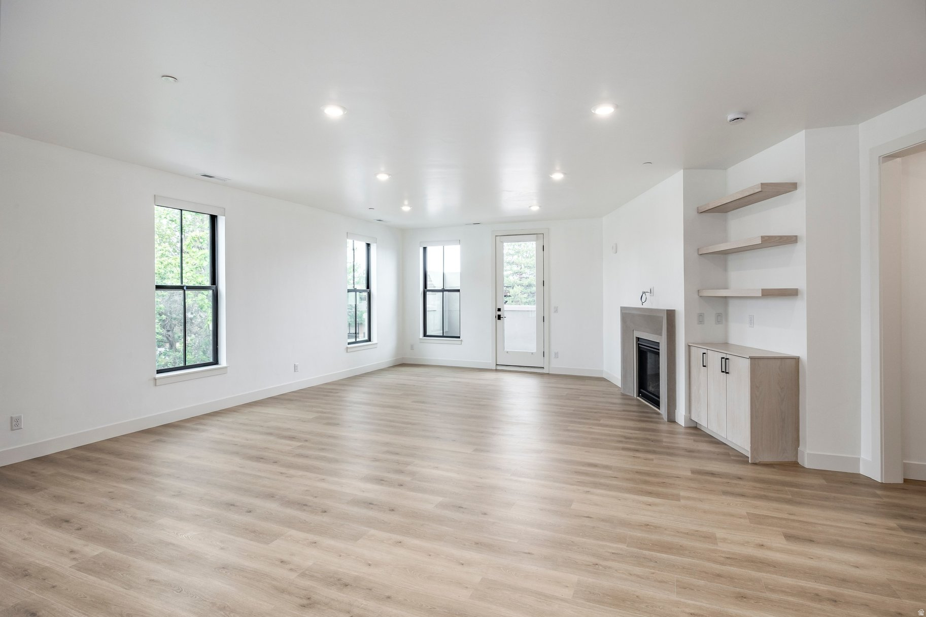 APOLLO SQUARE - Residential