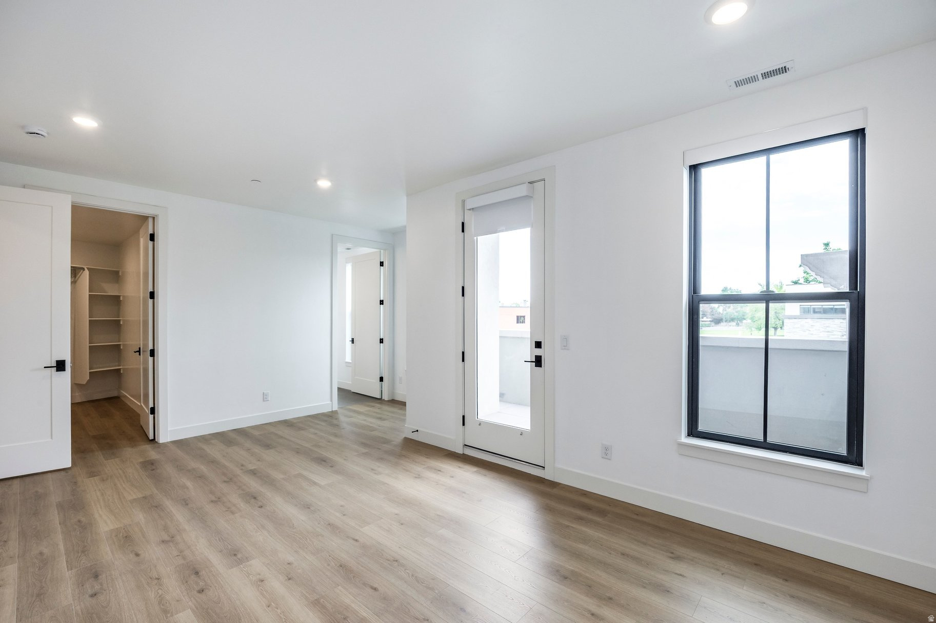 APOLLO SQUARE - Residential