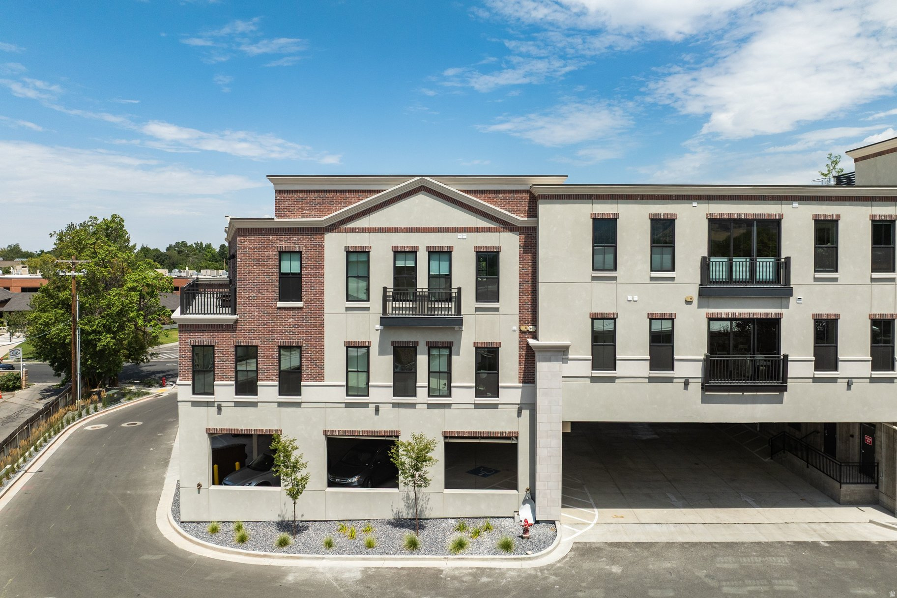 APOLLO SQUARE - Residential