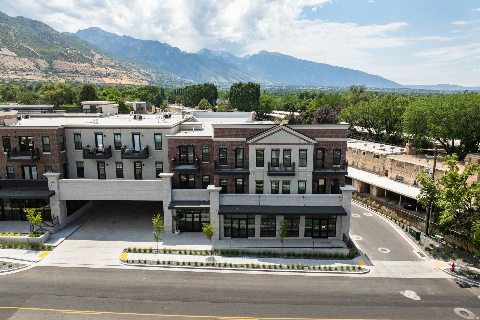 APOLLO SQUARE - Residential