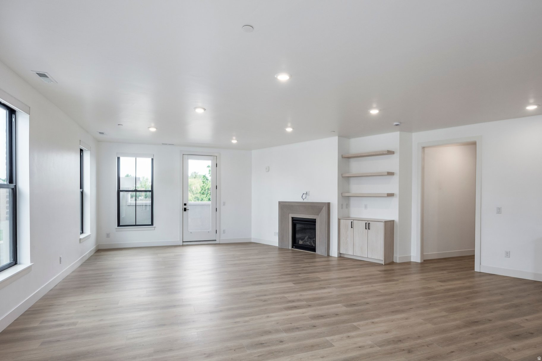 APOLLO SQUARE - Residential