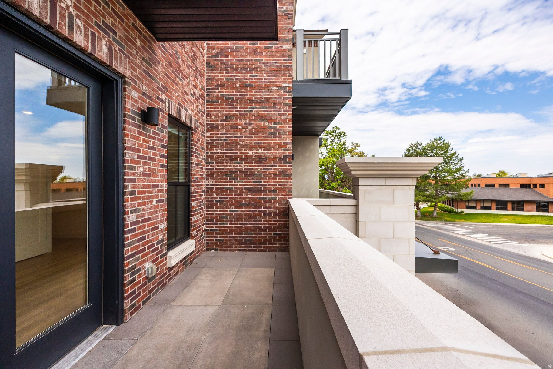 APOLLO SQUARE - Residential