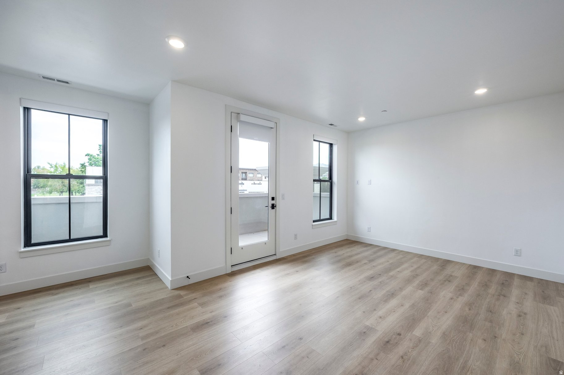APOLLO SQUARE - Residential